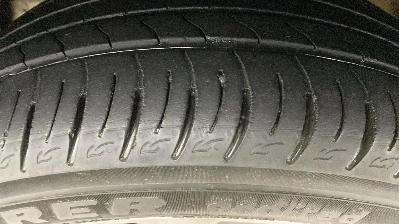 2020 Mahindra XUV300 W8 (O) 1.2 PETROL, Petrol, Manual, 38,599 km, Left Rear Tyre Tread