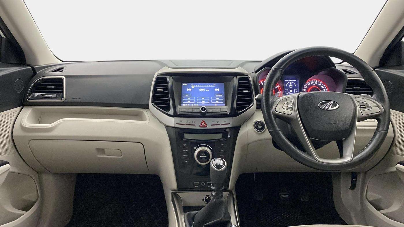 2020 Mahindra XUV300 W8 (O) 1.2 PETROL, Petrol, Manual, 38,599 km, Dashboard