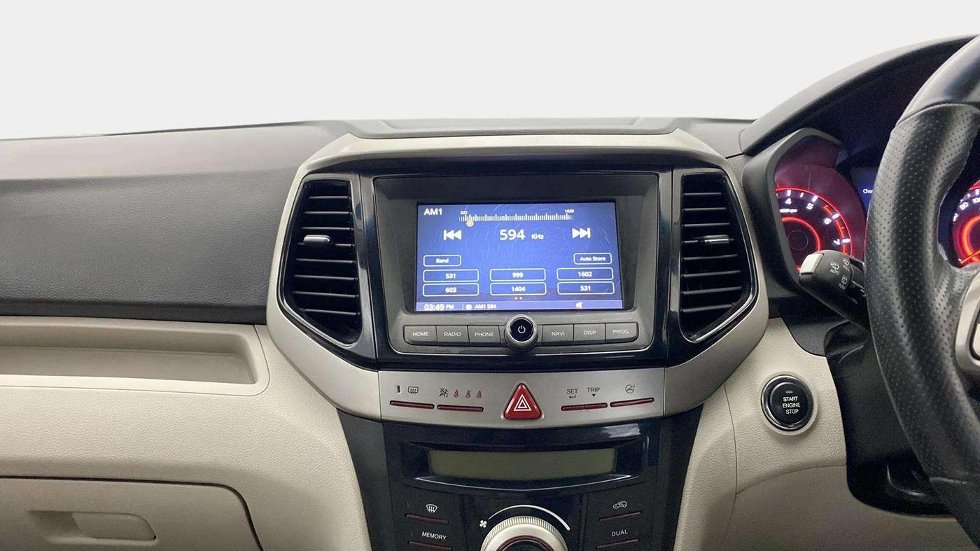 2020 Mahindra XUV300 W8 (O) 1.2 PETROL, Petrol, Manual, 38,599 km, Air Conditioner
