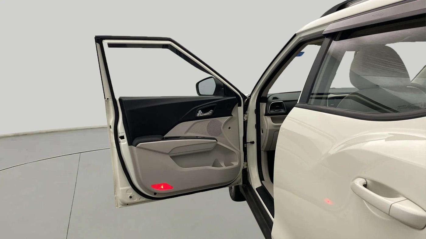 2020 Mahindra XUV300 W8 (O) 1.2 PETROL, Petrol, Manual, 38,599 km, LHS Front Door
