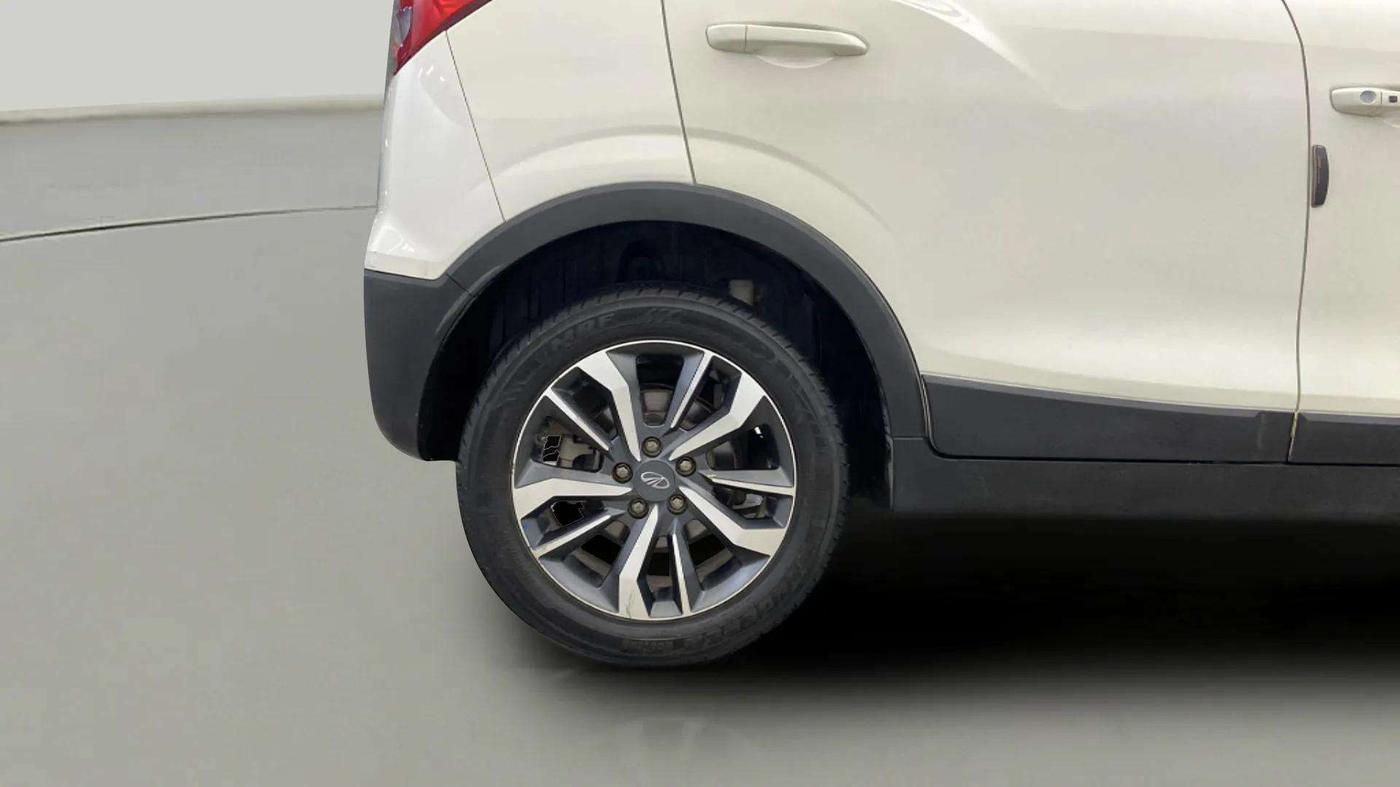 2020 Mahindra XUV300 W8 (O) 1.2 PETROL, Petrol, Manual, 38,599 km, Right Rear Wheel