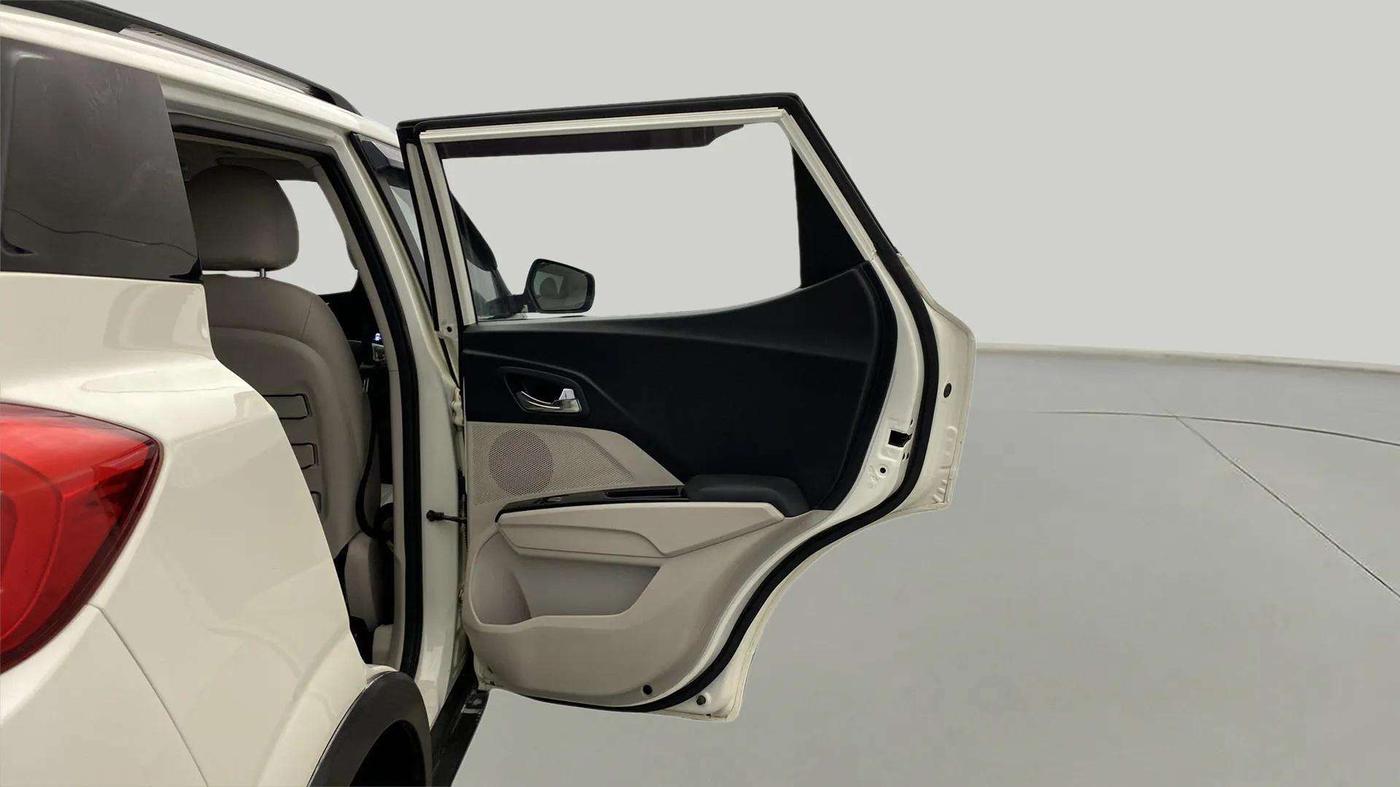 2020 Mahindra XUV300 W8 (O) 1.2 PETROL, Petrol, Manual, 38,599 km, RHS Rear Door