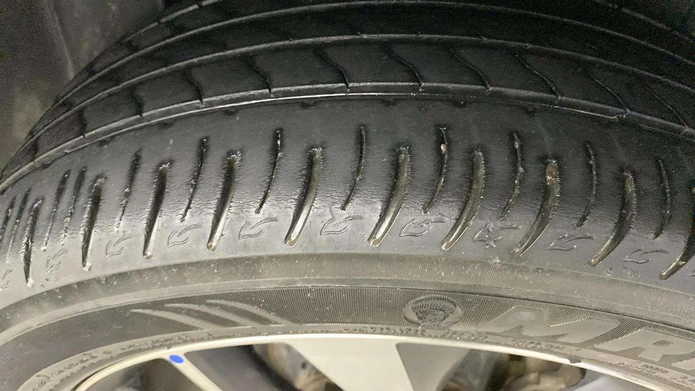 2020 Mahindra XUV300 W8 (O) 1.2 PETROL, Petrol, Manual, 38,599 km, Right Rear Tyre Tread