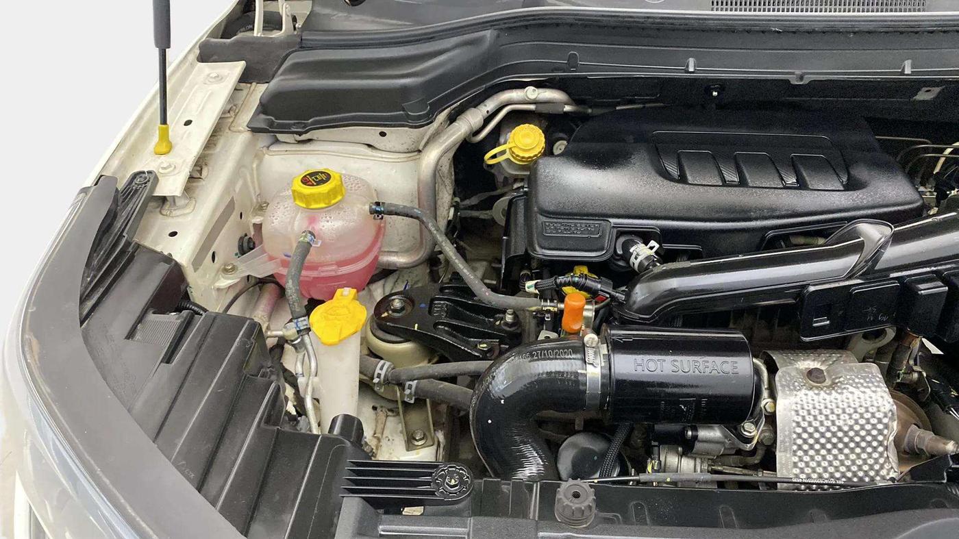 2020 Mahindra XUV300 W8 (O) 1.2 PETROL, Petrol, Manual, 38,599 km, Engine View - Right