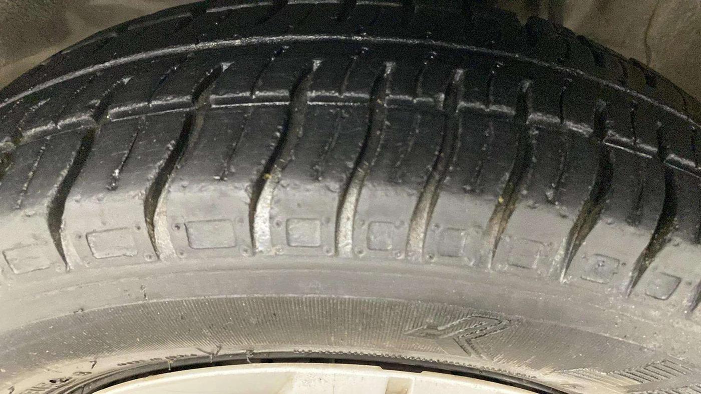2015 Maruti Alto 800 VXI, Petrol, Manual, 40,836 km, Left Rear Tyre Tread