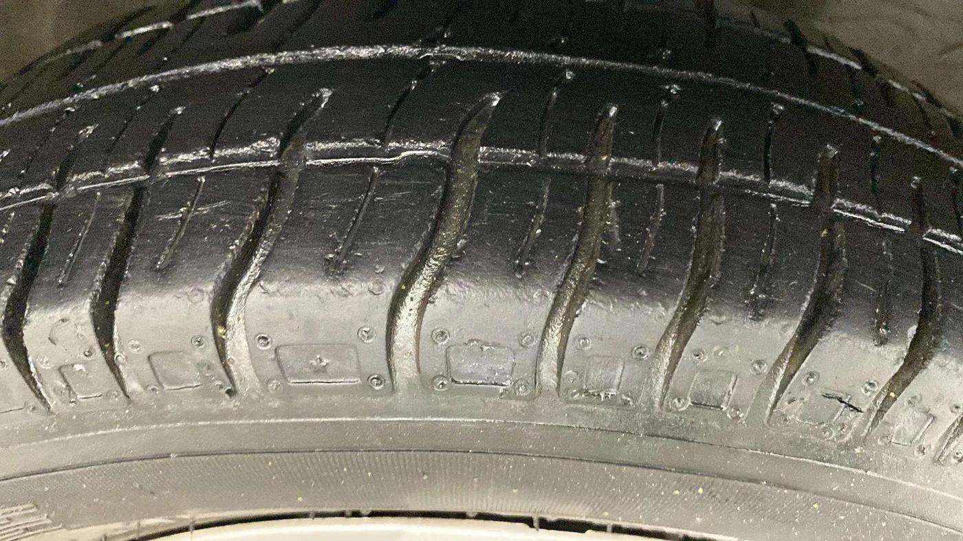 2015 Maruti Alto 800 VXI, Petrol, Manual, 40,836 km, Right Front Tyre Tread