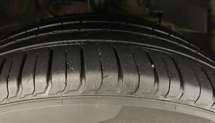 2021 Tata NEXON XM SUNROOF PETROL, Petrol, Manual, 79,898 km, Right Front Tyre Tread