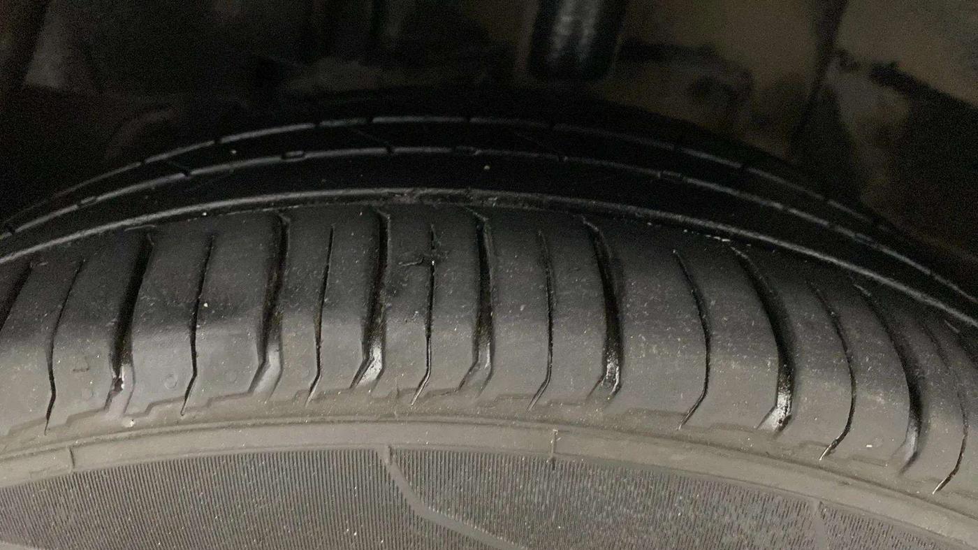 2021 Tata NEXON XM SUNROOF PETROL, Petrol, Manual, 79,898 km, Left Front Tyre Tread