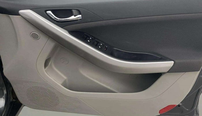 2018 Tata NEXON XZ PLUS PETROL, Petrol, Manual, 52,241 km, Driver Side Door Panels Control