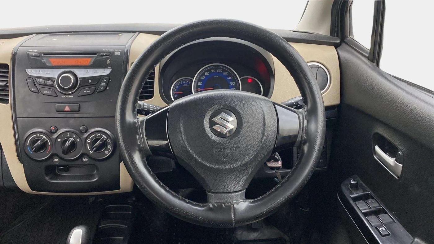 2017 Maruti Wagon R 1.0 VXI+ AMT, Petrol, Automatic, 29,612 km, Steering Wheel Close Up