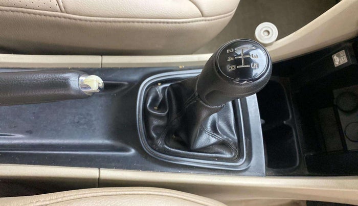 2015 Maruti Ciaz VDI, Diesel, Manual, 72,668 km, Gear Lever