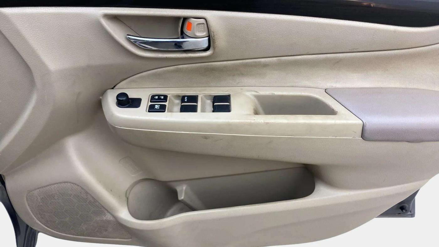 2015 Maruti Ciaz VDI, Diesel, Manual, 74,731 km, Driver Side Door Panels Control