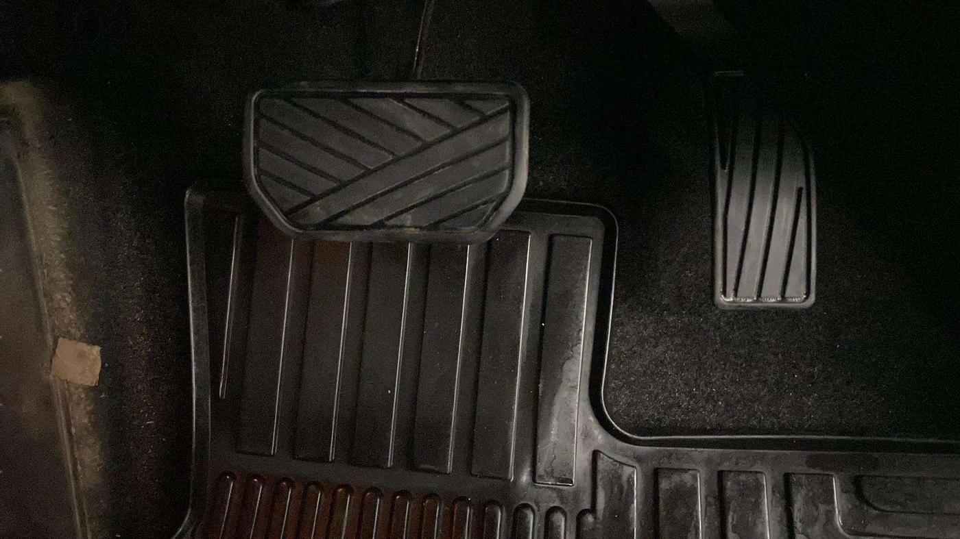 2020 Maruti Vitara Brezza VXI AT SHVS, Petrol, Automatic, 53,893 km, Pedals