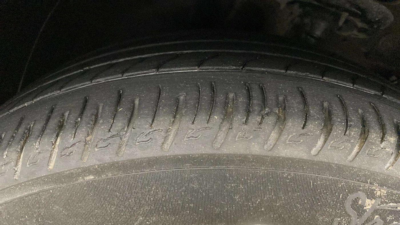 2020 KIA SONET HTK PLUS 1.2, Petrol, Manual, 54,886 km, Left Front Tyre Tread
