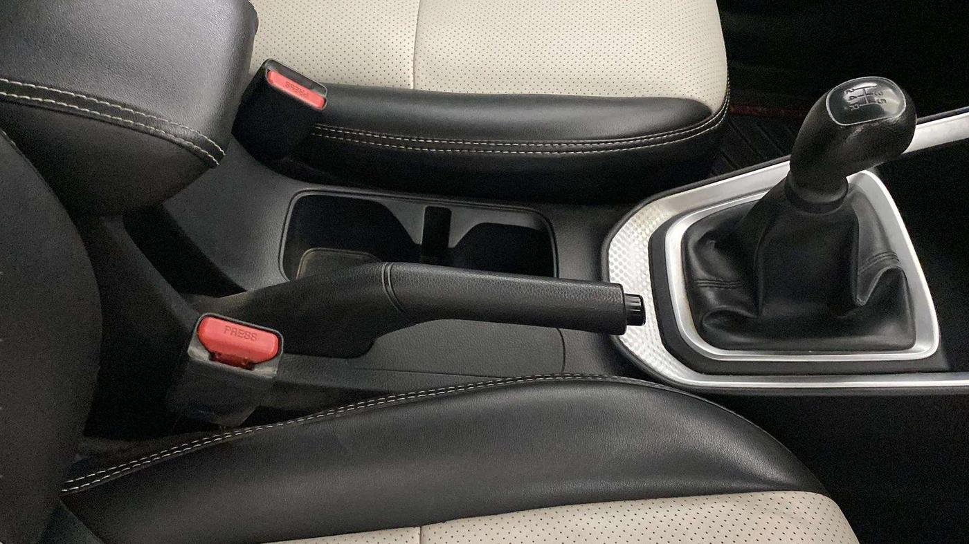 2020 KIA SONET HTK PLUS 1.2, Petrol, Manual, 54,886 km, Gear Lever