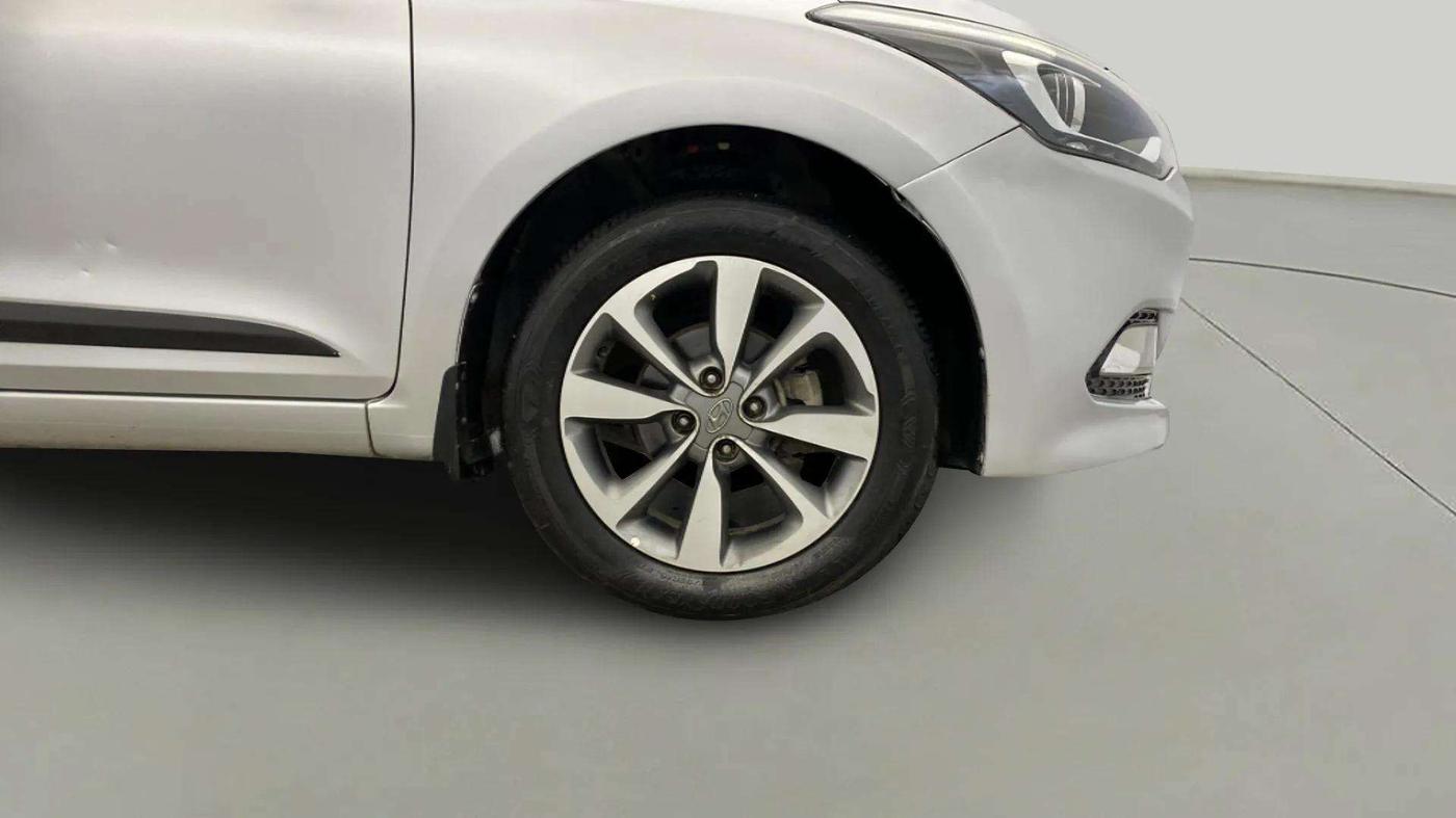 2016 Hyundai Elite i20 ASTA 1.2 (O), Petrol, Manual, 37,859 km, Right Front Wheel