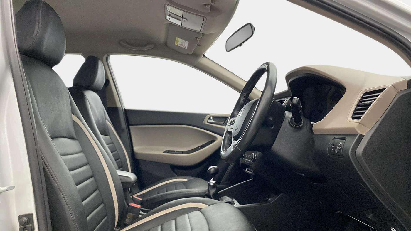 2016 Hyundai Elite i20 ASTA 1.2 (O), Petrol, Manual, 37,859 km, Right Side Front Door Cabin