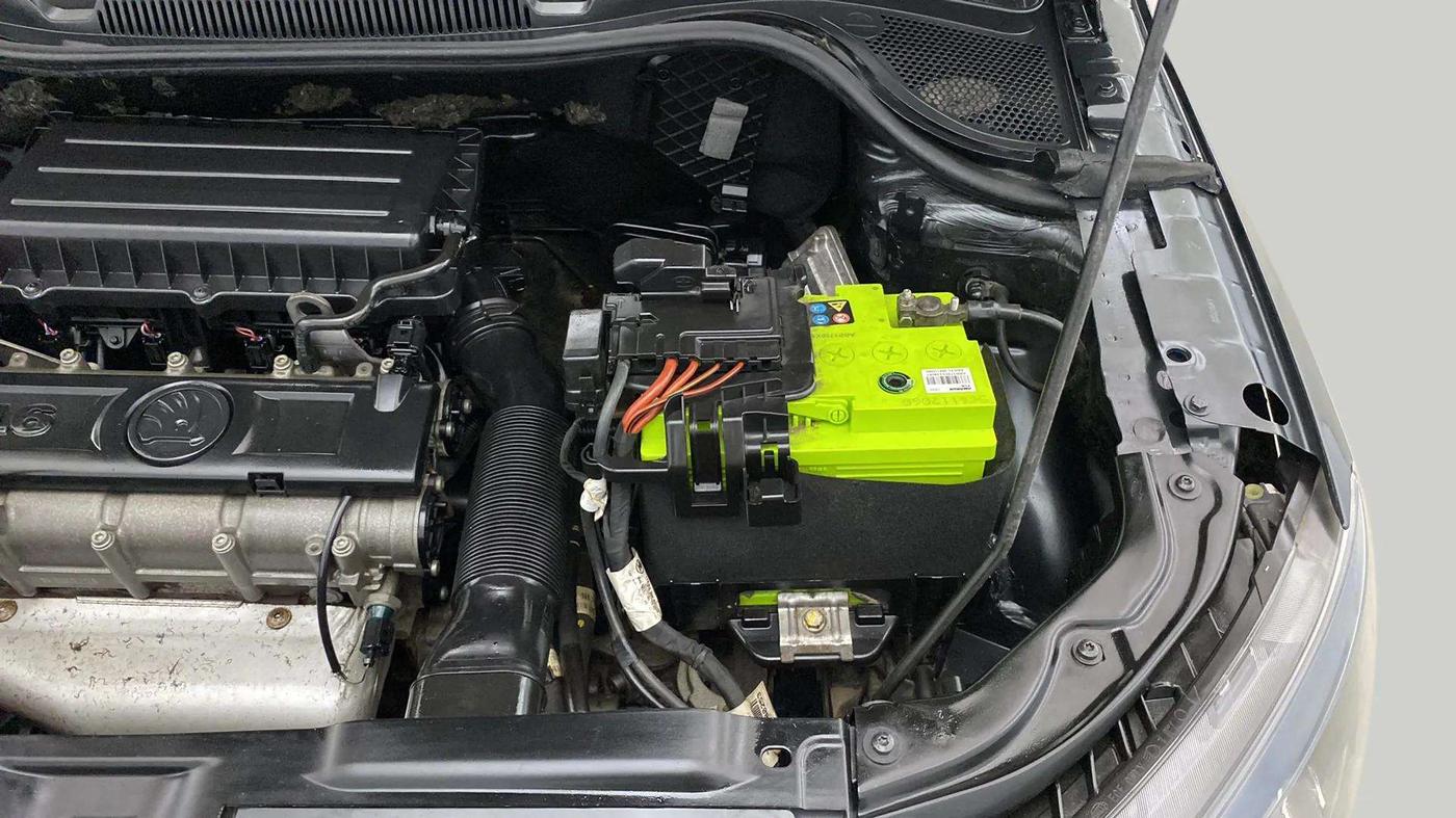2017 Skoda Rapid STYLE 1.6 MPI, Petrol, Manual, 37,214 km, Engine View - Left