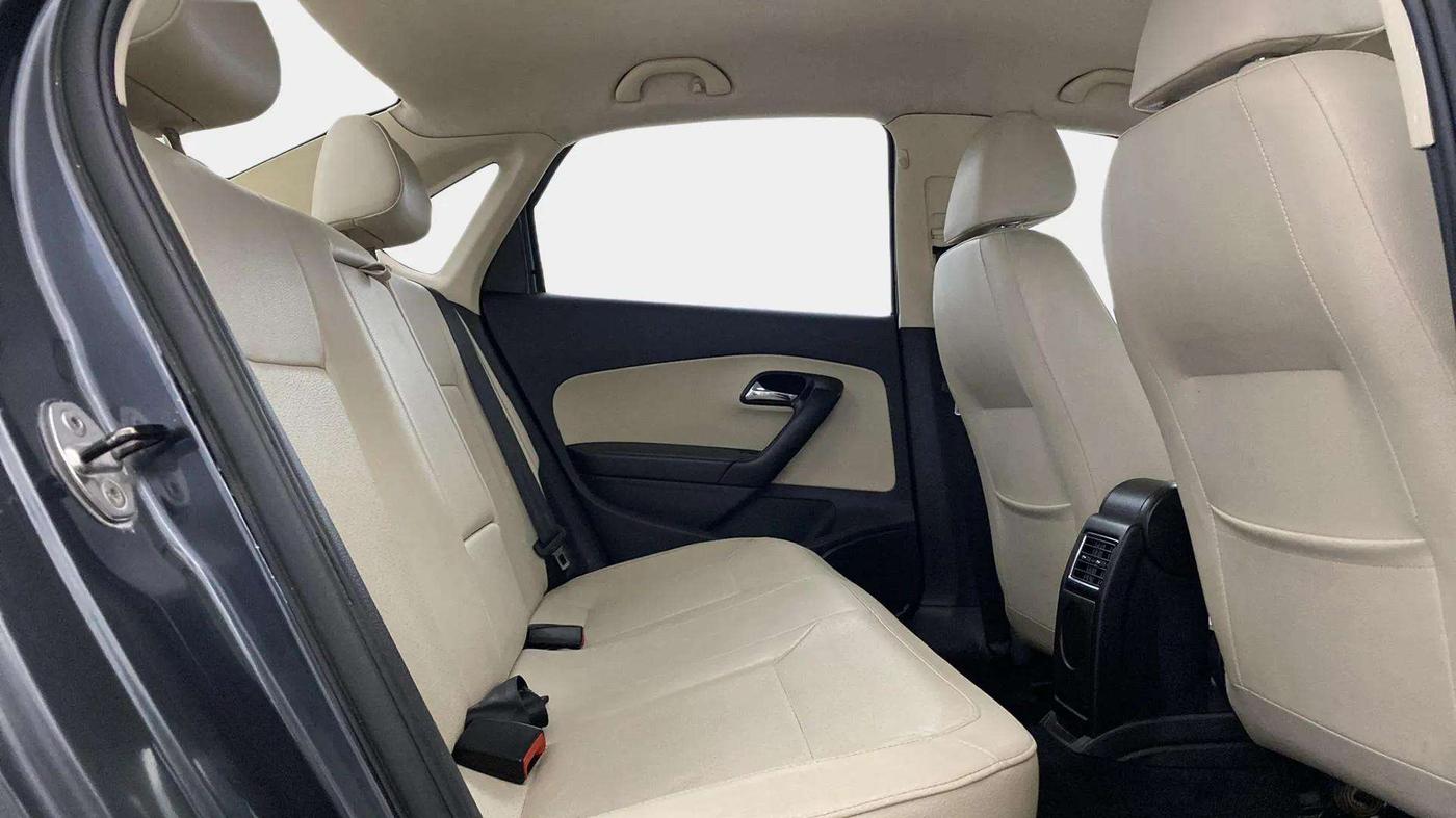 2017 Skoda Rapid STYLE 1.6 MPI, Petrol, Manual, 37,214 km, Right Side Rear Door Cabin
