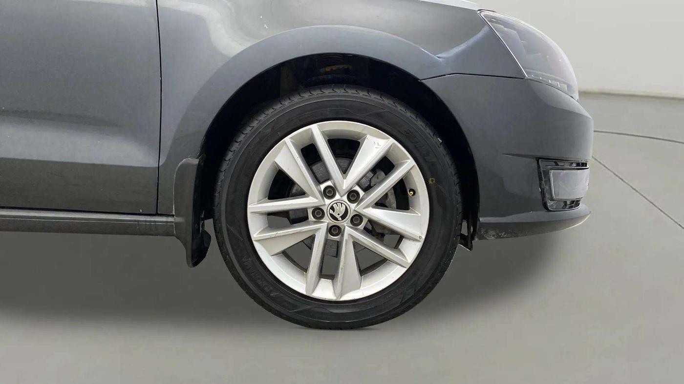 2017 Skoda Rapid STYLE 1.6 MPI, Petrol, Manual, 37,214 km, Right Front Wheel