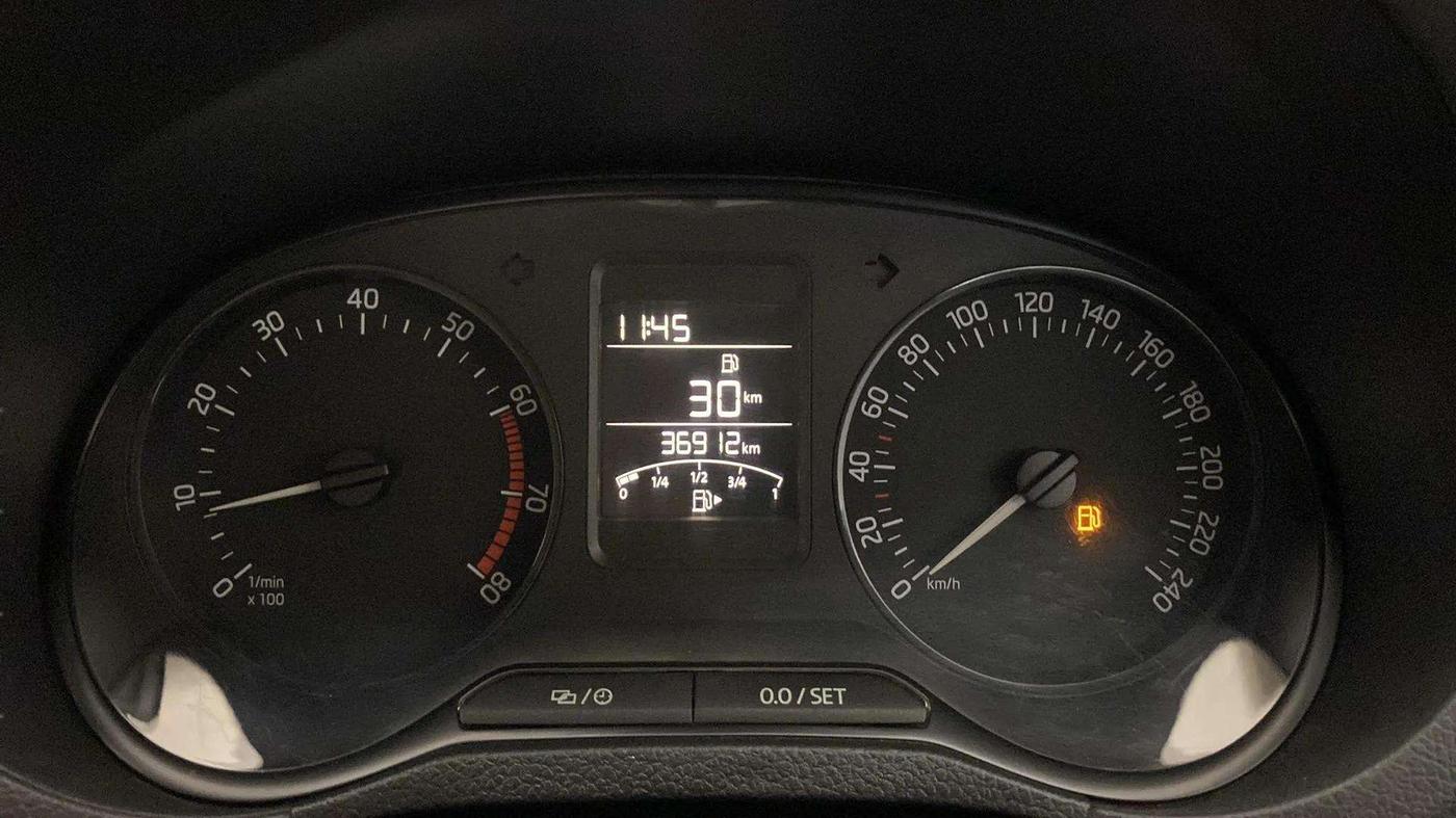 2017 Skoda Rapid STYLE 1.6 MPI, Petrol, Manual, 37,214 km, Odometer Image