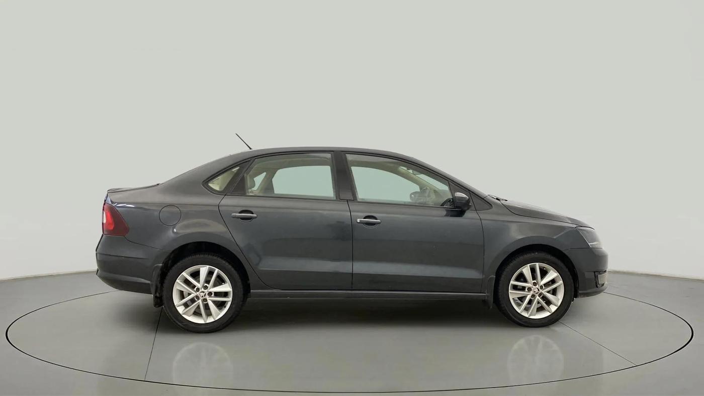 2017 Skoda Rapid STYLE 1.6 MPI, Petrol, Manual, 37,214 km, Right Side View