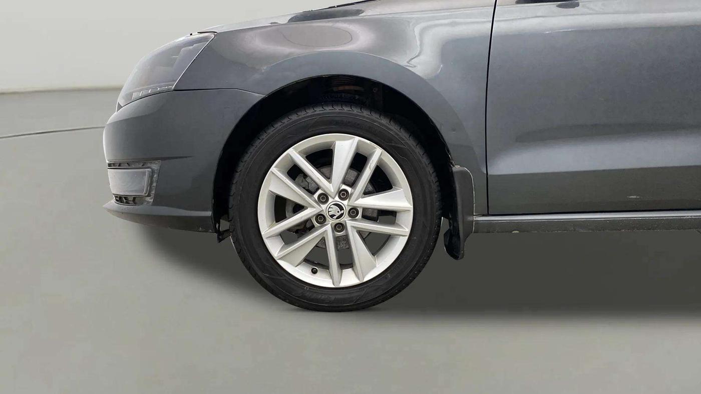 2017 Skoda Rapid STYLE 1.6 MPI, Petrol, Manual, 37,214 km, Left Front Wheel