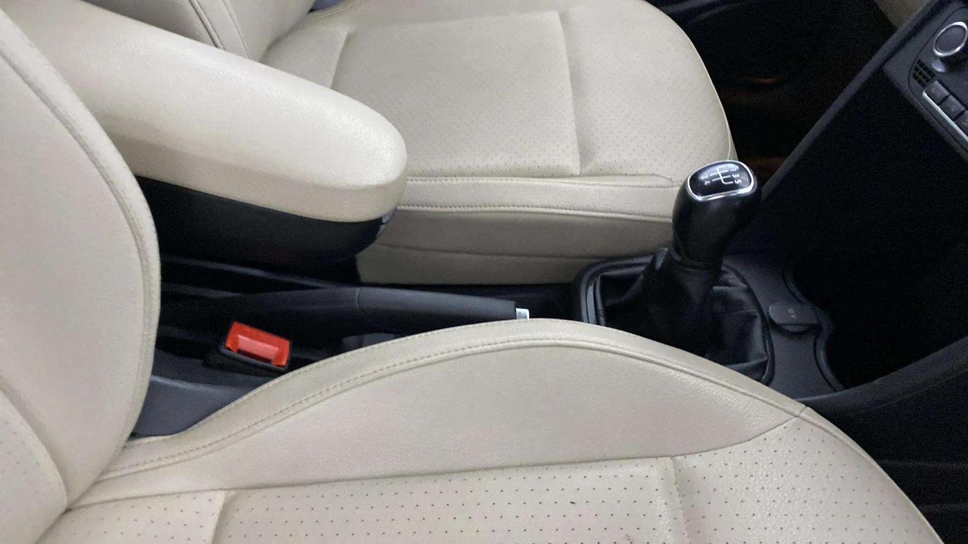 2017 Skoda Rapid STYLE 1.6 MPI, Petrol, Manual, 37,214 km, Gear Lever
