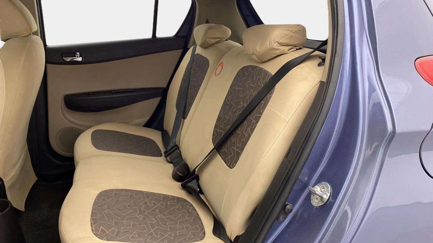 2014 Hyundai i20 SPORTZ 1.2, Petrol, Manual, 62,082 km, Right Side Rear Door Cabin