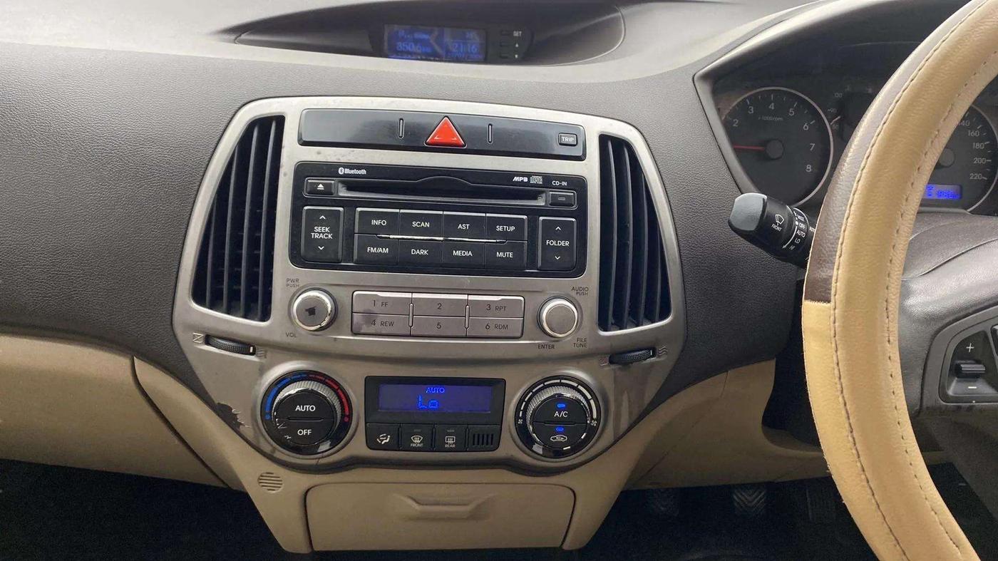 2014 Hyundai i20 SPORTZ 1.2, Petrol, Manual, 62,082 km, Air Conditioner
