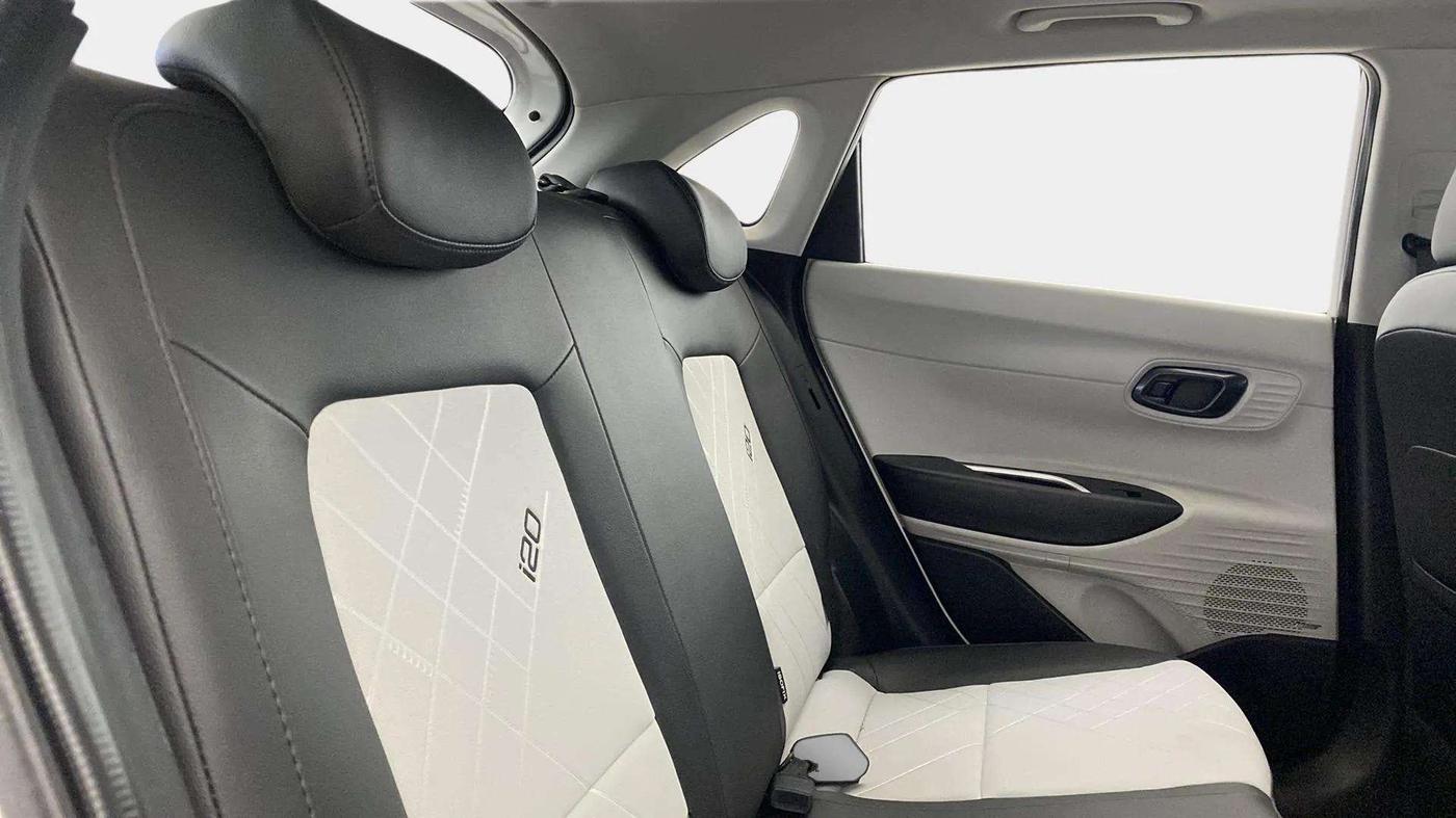 2024 Hyundai NEW I20 ASTA (O) 1.2 MT, Petrol, Manual, 7,736 km, Right Side Rear Door Cabin
