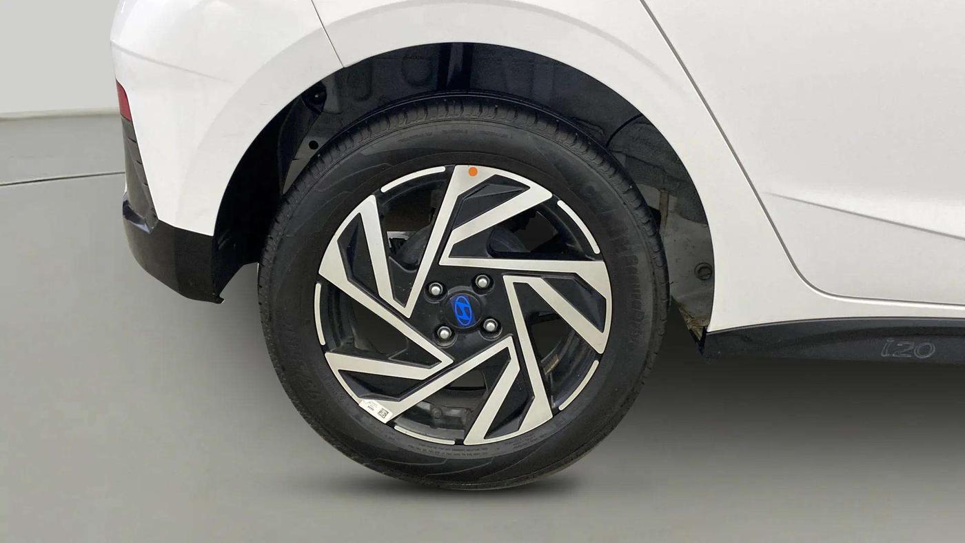 2024 Hyundai NEW I20 ASTA (O) 1.2 MT, Petrol, Manual, 7,736 km, Right Rear Wheel