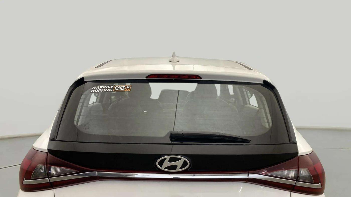 2024 Hyundai NEW I20 ASTA (O) 1.2 MT, Petrol, Manual, 7,736 km, Rear Windshield