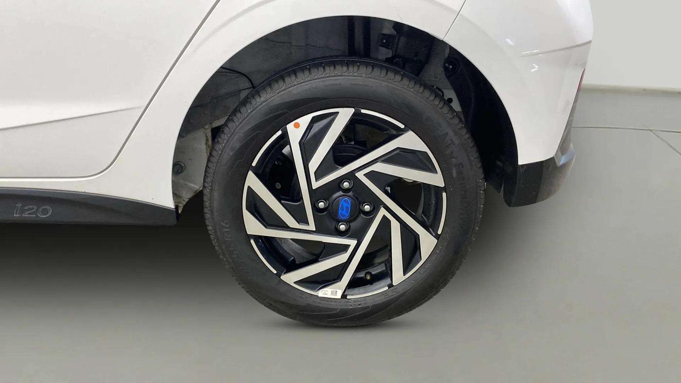 2024 Hyundai NEW I20 ASTA (O) 1.2 MT, Petrol, Manual, 7,736 km, Left Rear Wheel
