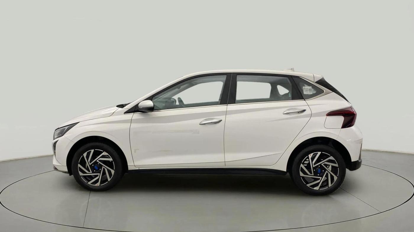 2024 Hyundai NEW I20 ASTA (O) 1.2 MT, Petrol, Manual, 7,736 km, Left Side