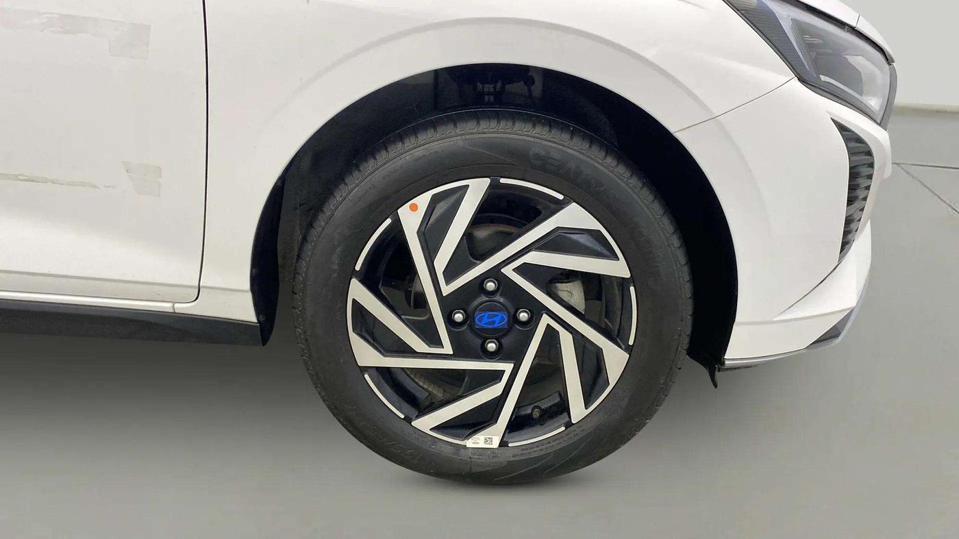2024 Hyundai NEW I20 ASTA (O) 1.2 MT, Petrol, Manual, 7,736 km, Right Front Wheel