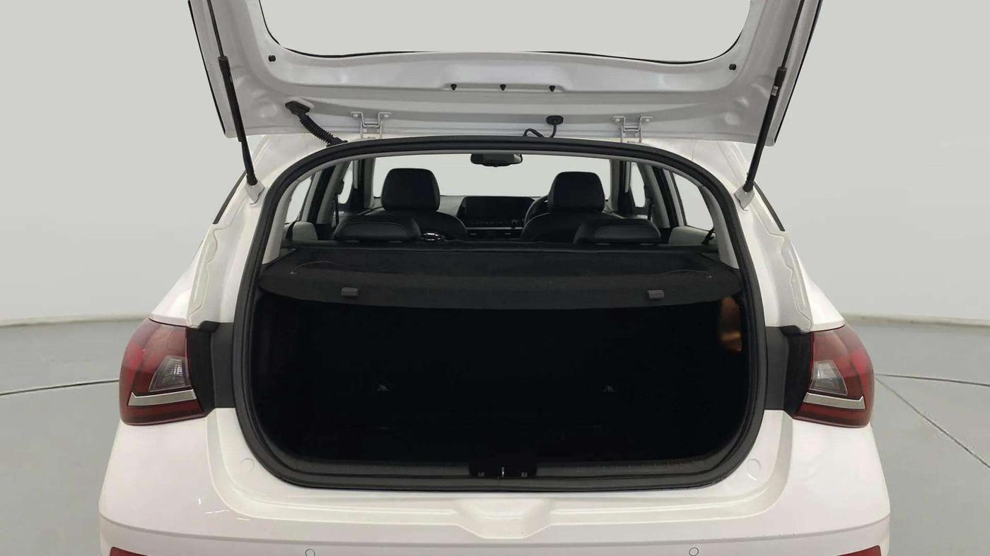 2024 Hyundai NEW I20 ASTA (O) 1.2 MT, Petrol, Manual, 7,736 km, Boot Open Zoomed View