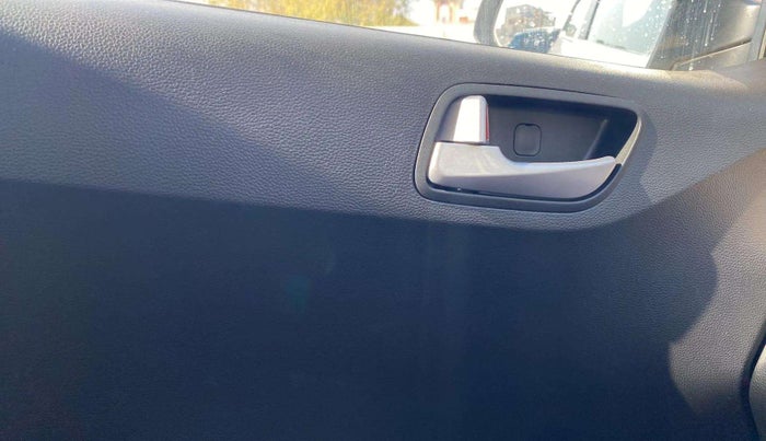 2019 Hyundai Xcent SX 1.2, Petrol, Manual, 20,317 km, Left front window switch / handle - Power window makes minor noise