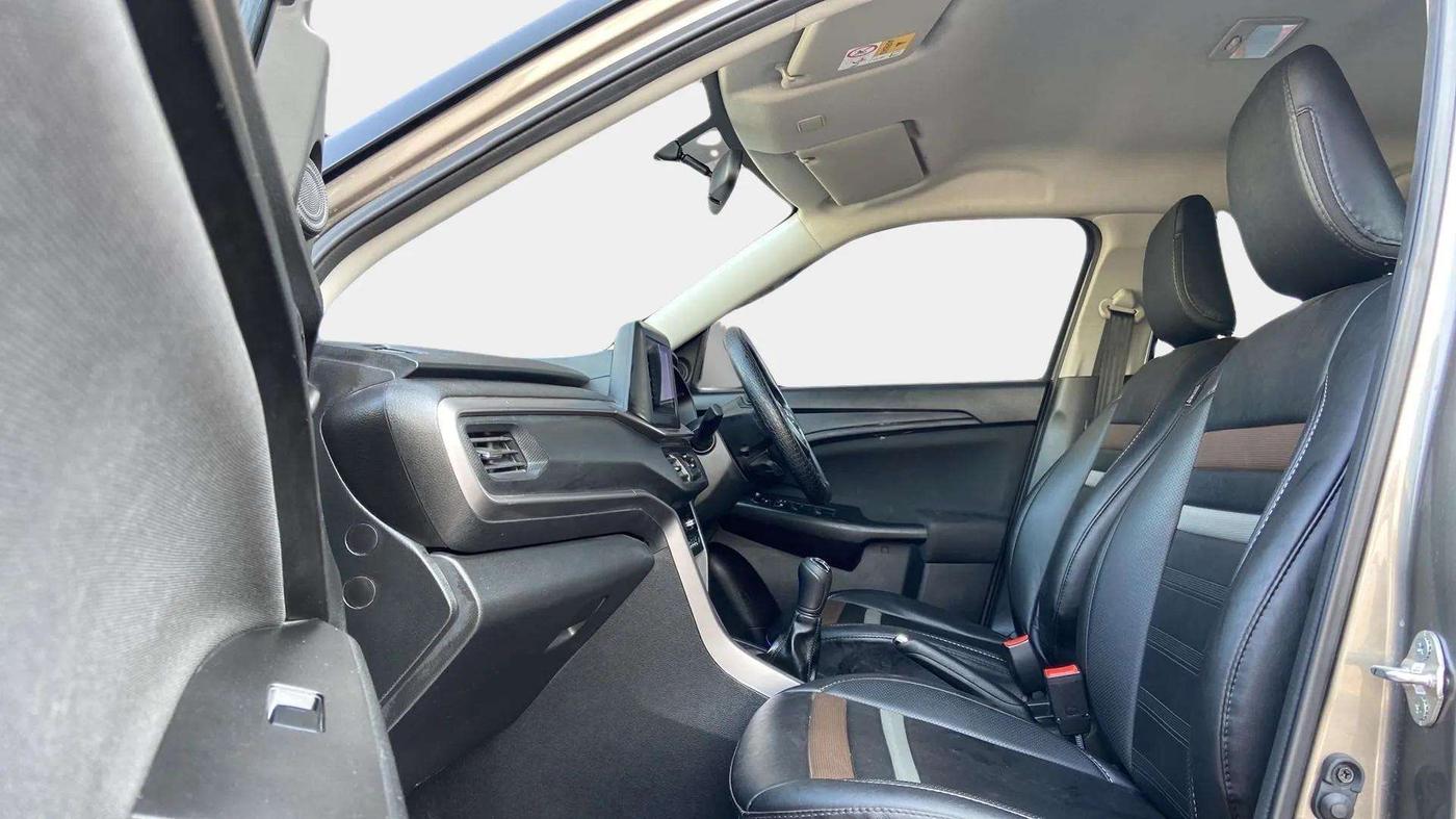 2024 Maruti BREZZA VXI, Petrol, Manual, 5,672 km, Right Side Front Door Cabin
