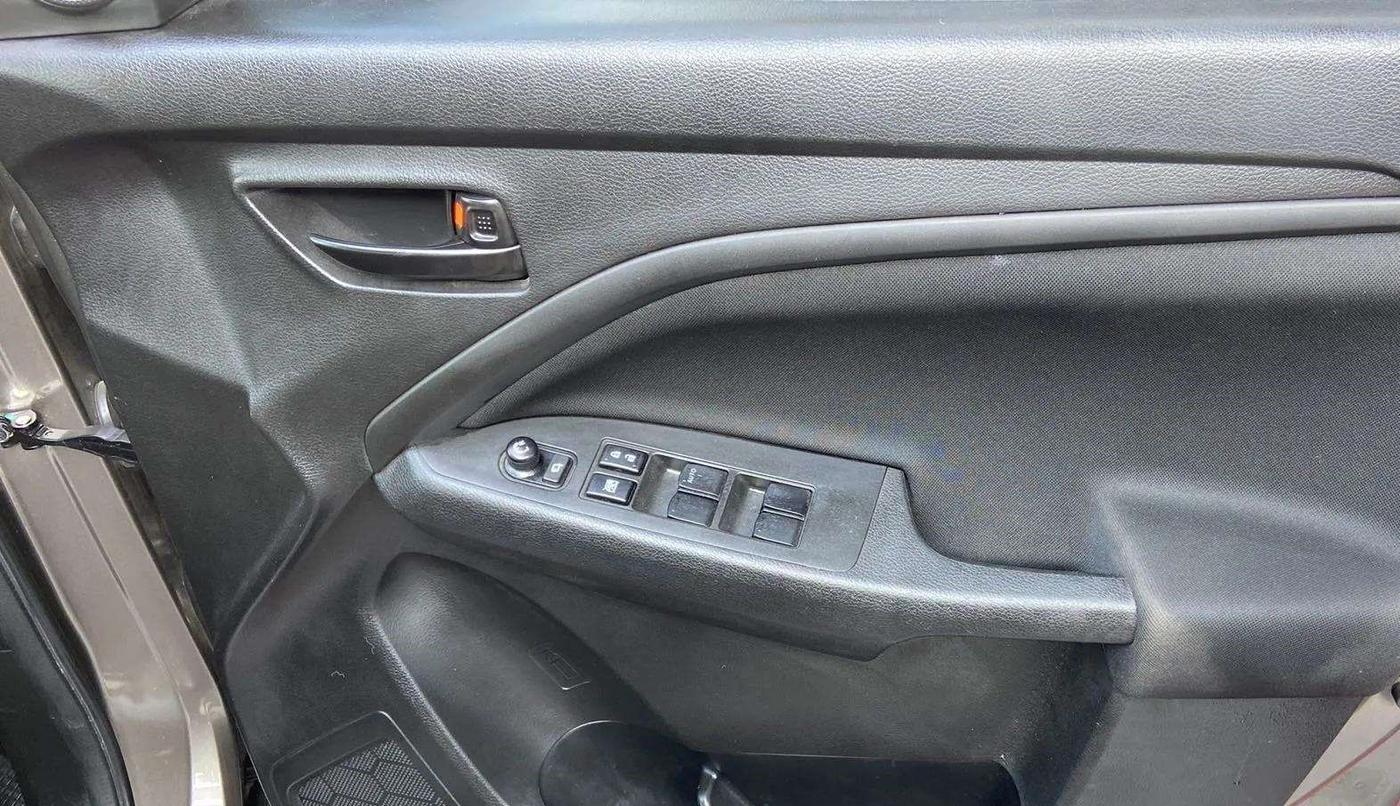 2024 Maruti BREZZA VXI, Petrol, Manual, 5,672 km, Driver Side Door Panels Control