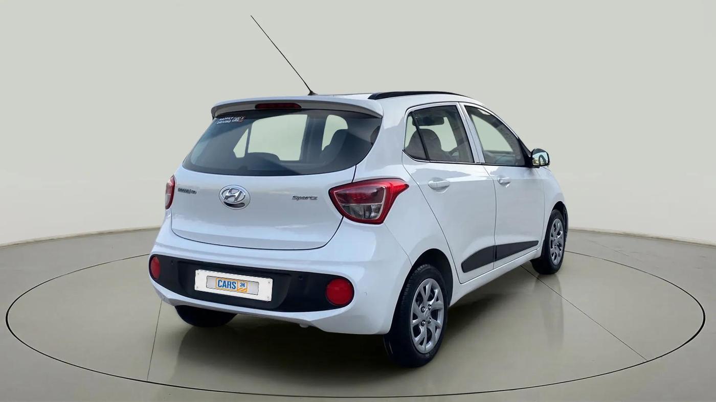 2018 Hyundai Grand i10 SPORTZ 1.2 KAPPA VTVT, Petrol, Manual, 8,448 km, Right Back Diagonal