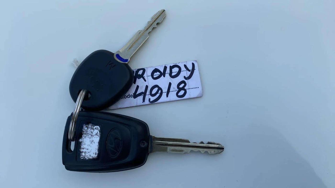 2018 Hyundai Grand i10 SPORTZ 1.2 KAPPA VTVT, Petrol, Manual, 8,448 km, Key Close Up