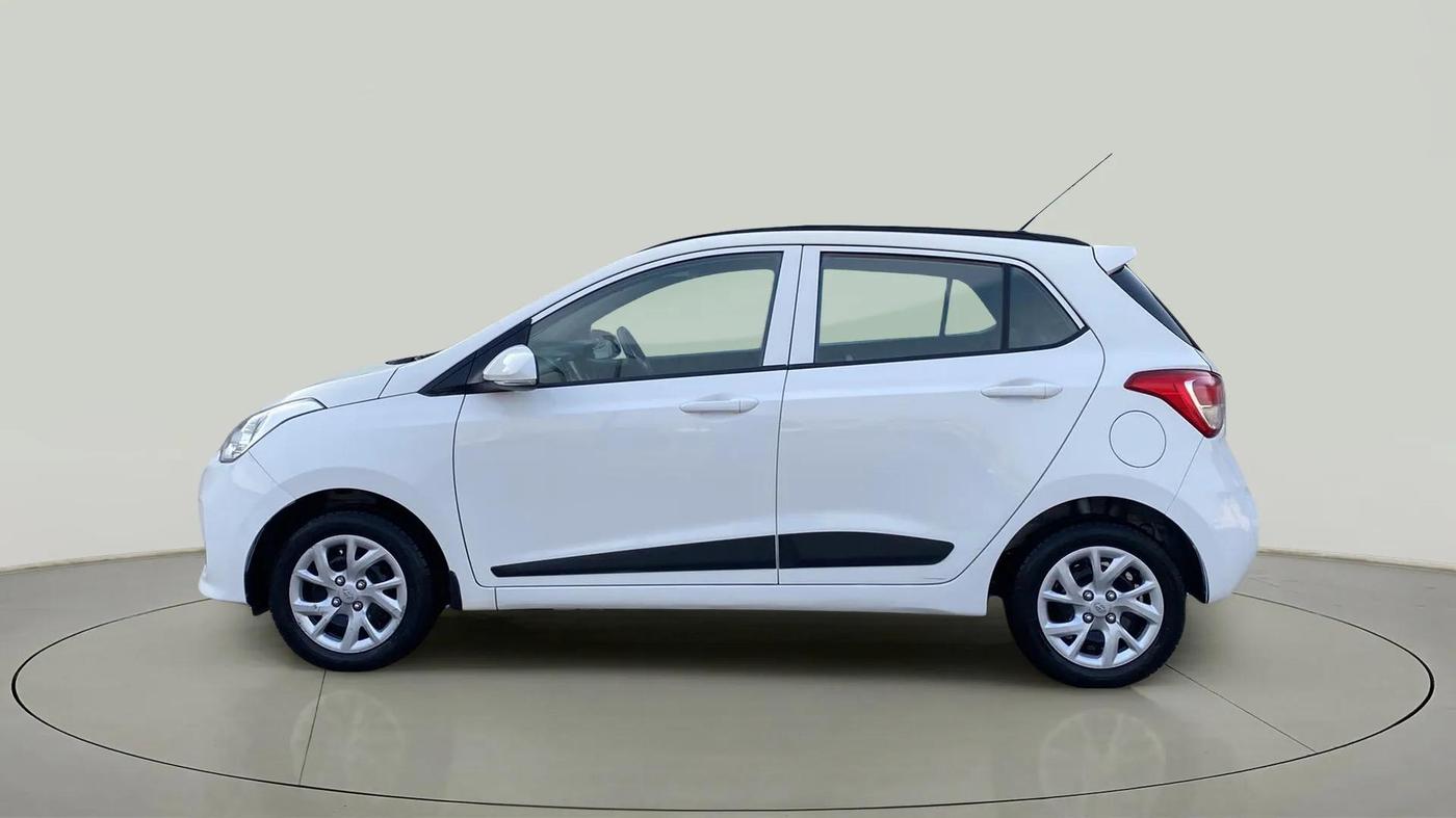 2018 Hyundai Grand i10 SPORTZ 1.2 KAPPA VTVT, Petrol, Manual, 8,448 km, Left Side
