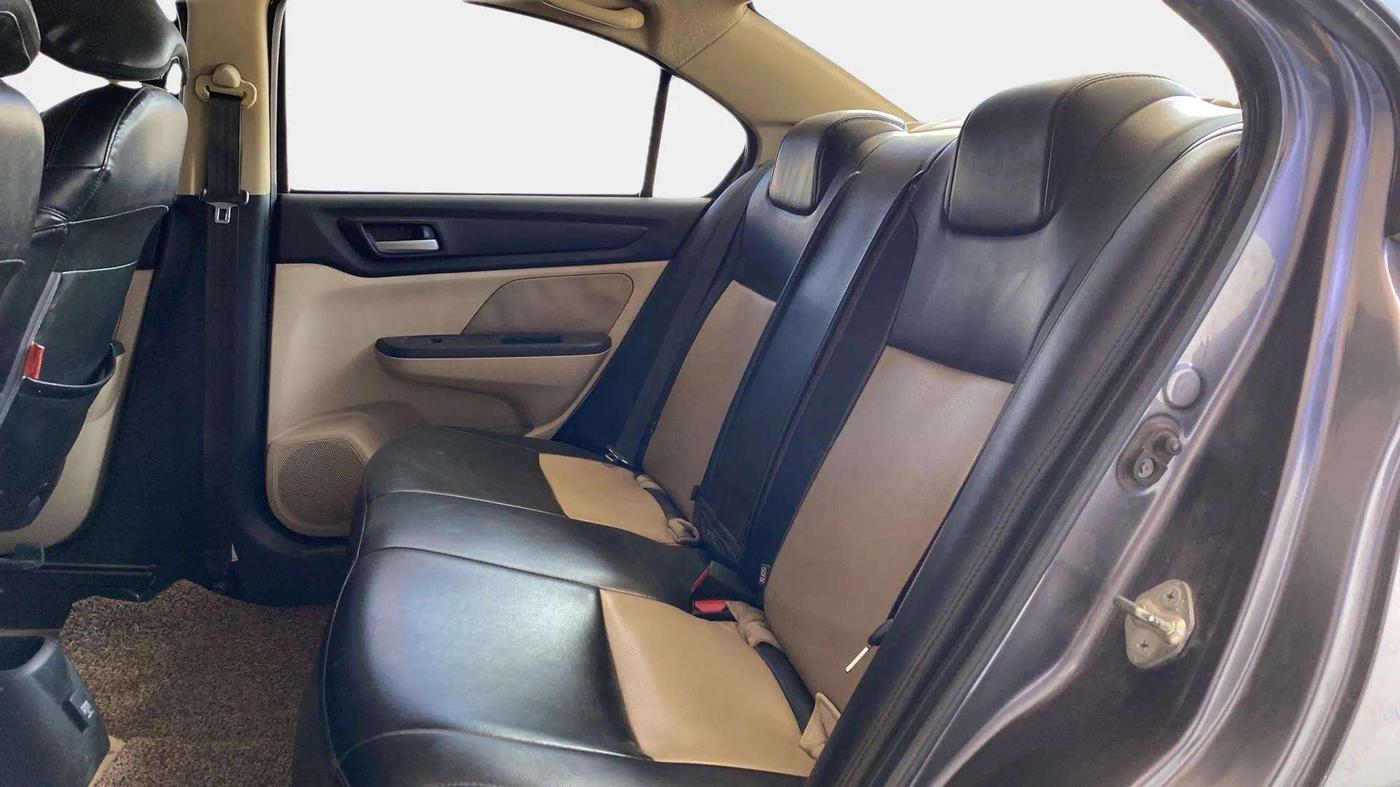 2018 Honda Amaze 1.2L I-VTEC VX, CNG, Manual, 69,209 km, Right Side Rear Door Cabin
