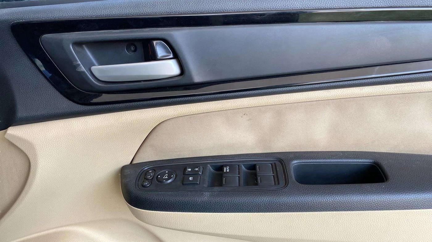 2018 Honda Amaze 1.2L I-VTEC VX, CNG, Manual, 69,209 km, Driver Side Door Panels Control