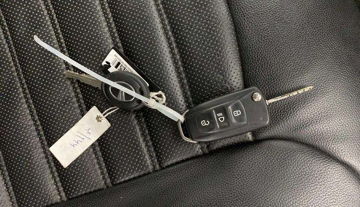 2018 Tata Tiago XT PETROL, Petrol, Manual, 73,042 km, Key Close Up