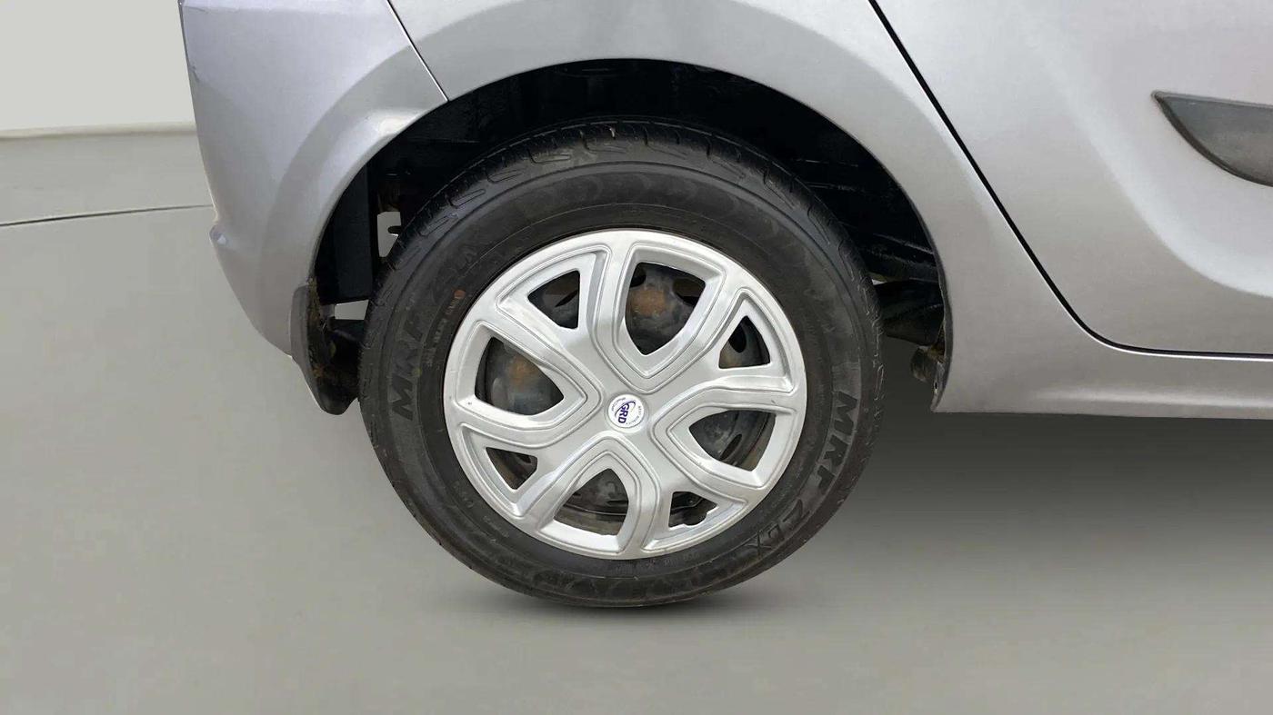 2018 Tata Tiago XT PETROL, Petrol, Manual, 73,042 km, Right Rear Wheel