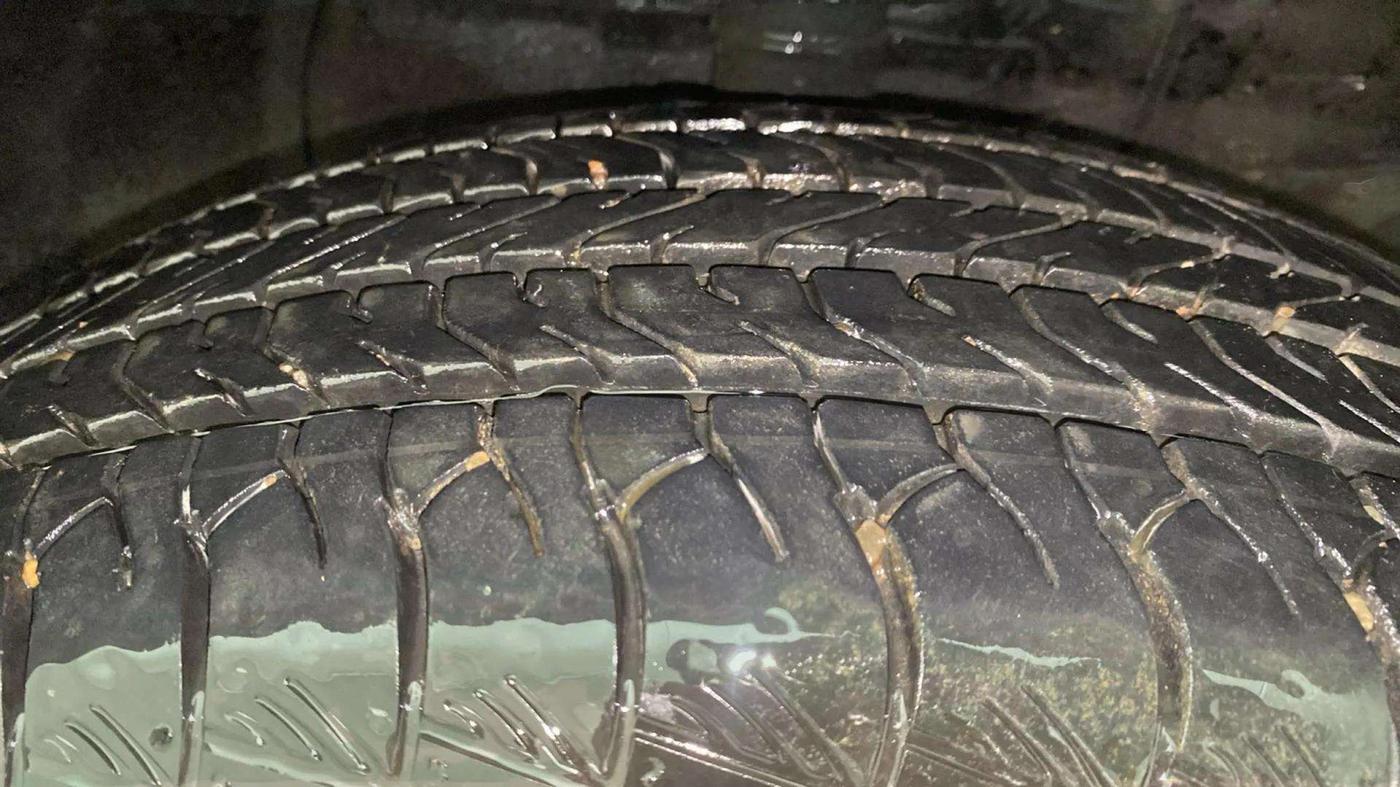 2023 Maruti Grand Vitara ALPHA SMART HYBRID, Petrol, Manual, 14,334 km, Right Front Tyre Tread