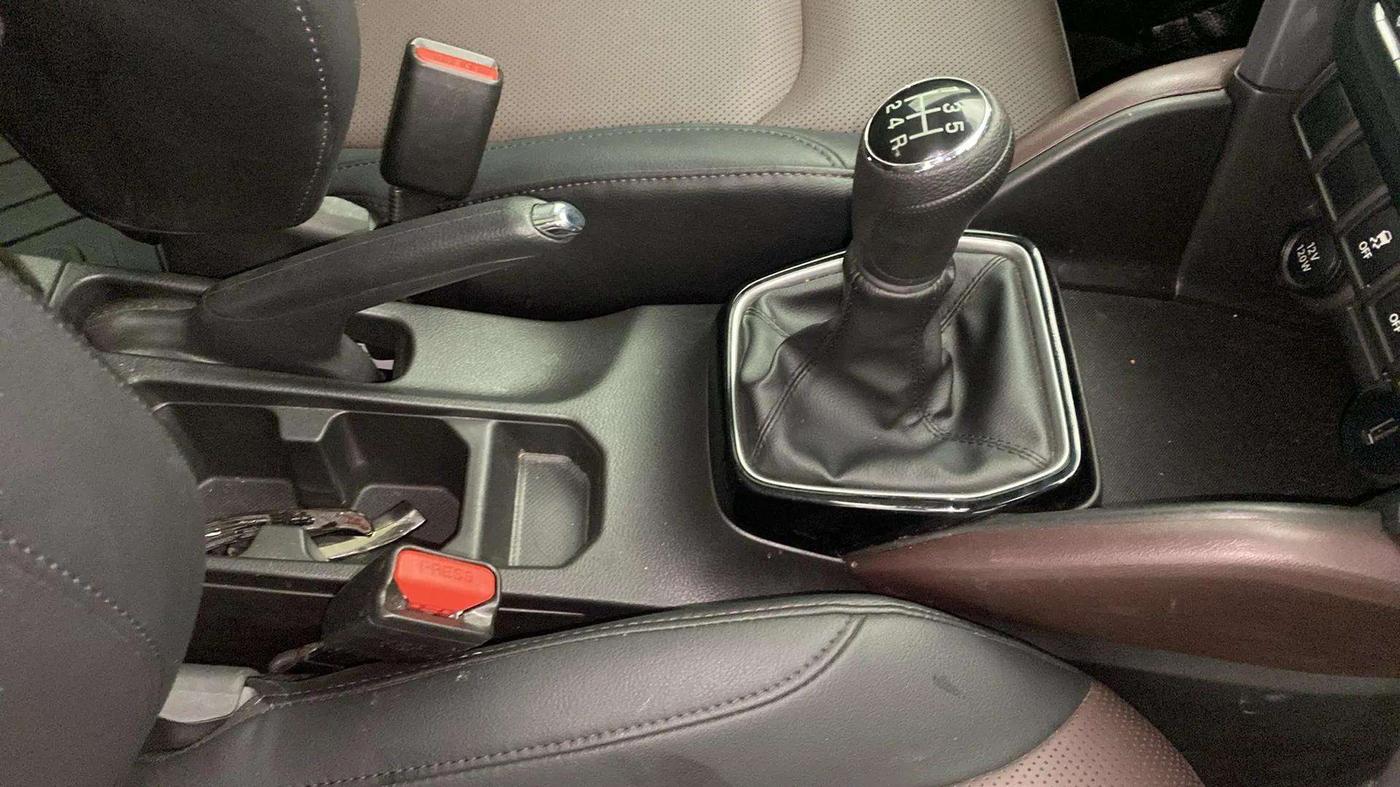 2023 Maruti Grand Vitara ALPHA SMART HYBRID, Petrol, Manual, 14,334 km, Gear Lever