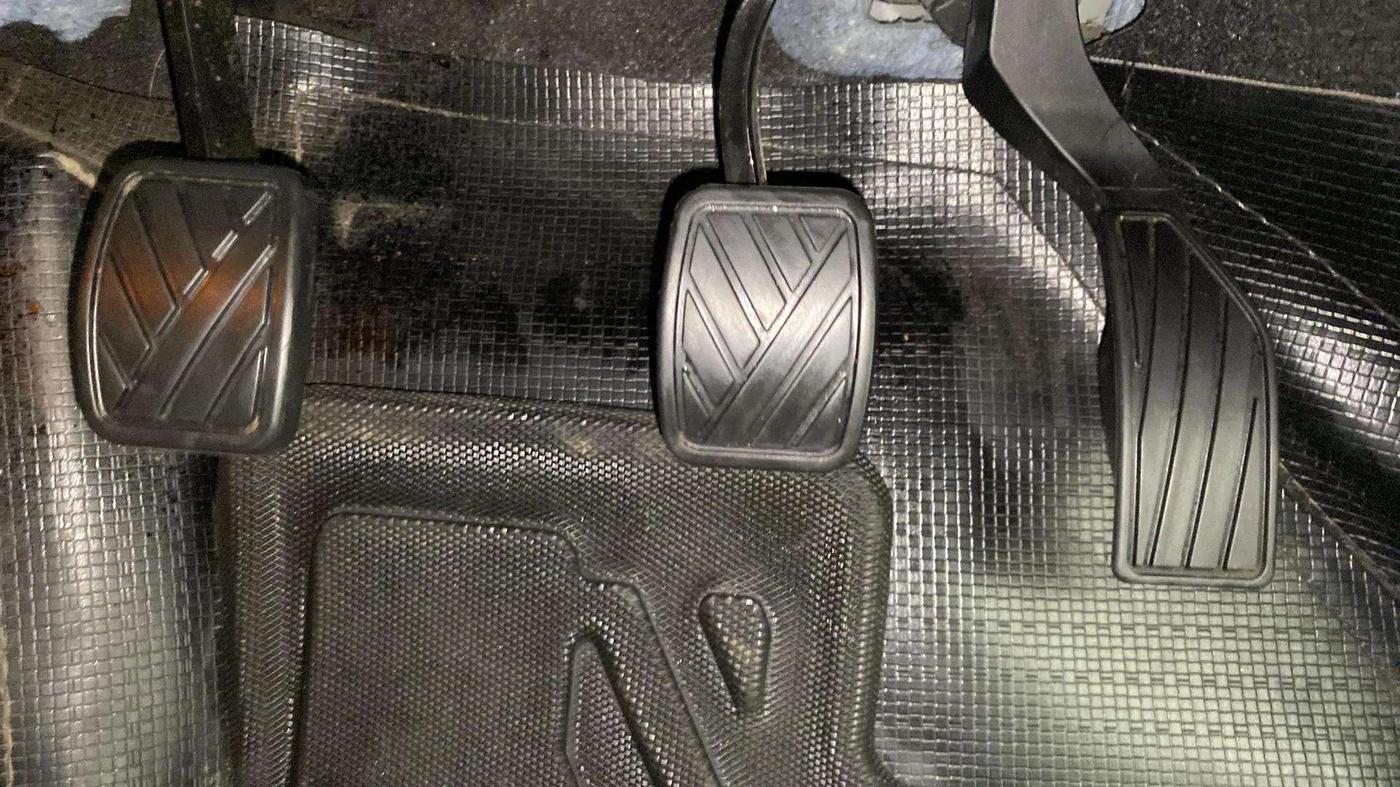2023 Maruti Grand Vitara ALPHA SMART HYBRID, Petrol, Manual, 14,334 km, Pedals